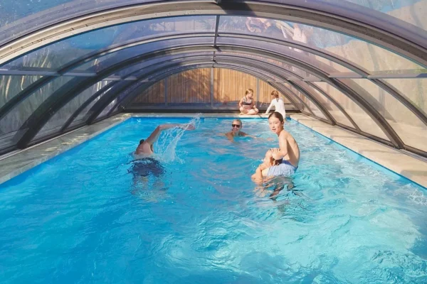 medium-height-pool-enclosures Medium height pool enclosure