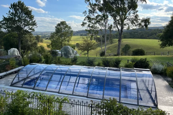 Medium height pool enclosure