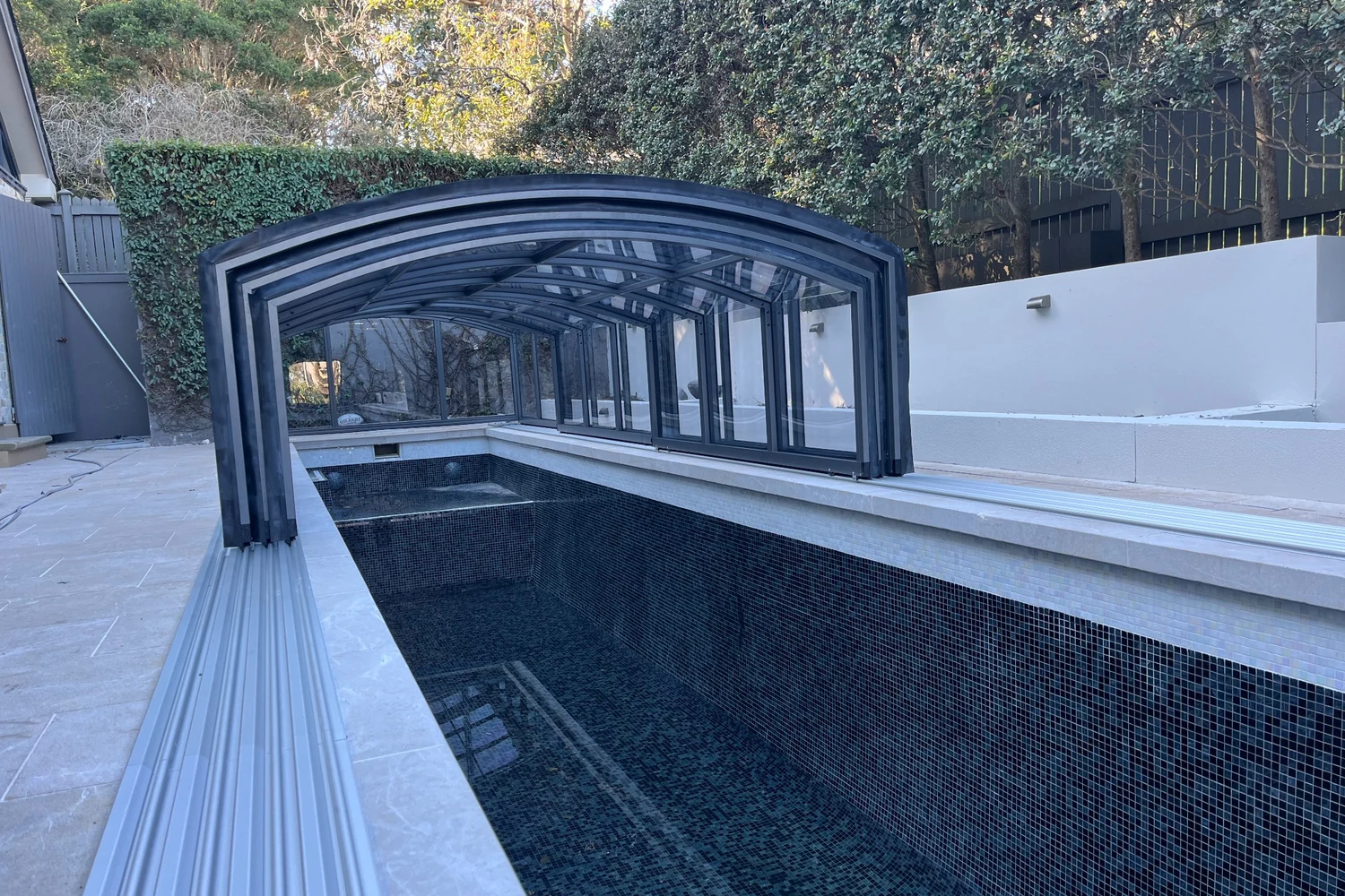 pool-enclosures-kbl-sydney-mcmahonsp-point-nsw-best-pool-cover-stop-leaves-maintenance-australia-4