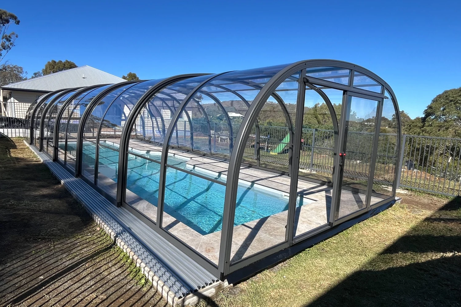 telescopic-retractable-pool cover-enclosure-dallas clear-custom-kbl pool enclosures4